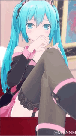这是一段粉丝自制的3D渲染初音未来动态图，画面中的初音未来有着标志性的蓝绿色双马尾，身着黑粉配色的露肩服饰与过膝袜，坐在红色平面上。她的双腿缓缓抬起，同时面部表情从略带羞涩的神态，逐渐转变为带着俏皮感的注视，整套动作与表情的变化，营造出一种仿佛和观看者互动的亲昵氛围，风格软萌可爱，充满ACGN创作的治愈感。