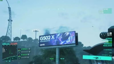 这是一张第一人称射击游戏《战地2042》的屏幕截图，画面呈现了游戏中的战场户外场景：阴沉的天空下，远处矗立着一座高耸的信号塔，前景位置有一块大型户外电子广告牌，上面展示着罗技G502 X游戏鼠标的宣传内容，配文“G502 X ICON. REINVENTED.”以及罗技的品牌标识。屏幕左下角是游戏的中文UI界面，包含小地图、队友列表和分数信息；右下角则显示当前使用的载具武器为“20毫米机炮”，载具是“CAV-格斗士”，还有弹药量等战斗相关数据。这是游戏与现实外设品牌的联动植入广告，将现实产品宣传融入虚拟战场环境中，没有双关、谐音梗等内容。
