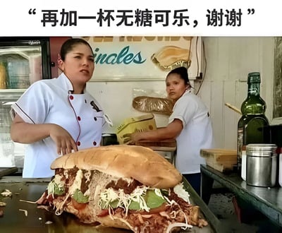 图片展示了一个厨房场景，前景是一个体积巨大的三明治，面包厚实，夹满了肉、生菜、番茄等食材，占据了画面主要位置。背景中有两位穿着白色厨师制服的女性，一位站在三明治旁，另一位正在操作台后忙碌。图片顶部配有文字“再加一杯无糖可乐，谢谢”，形成强烈反差——一边是看起来热量极高的巨型三明治，一边却要求无糖可乐，用这种矛盾感制造幽默效果。
