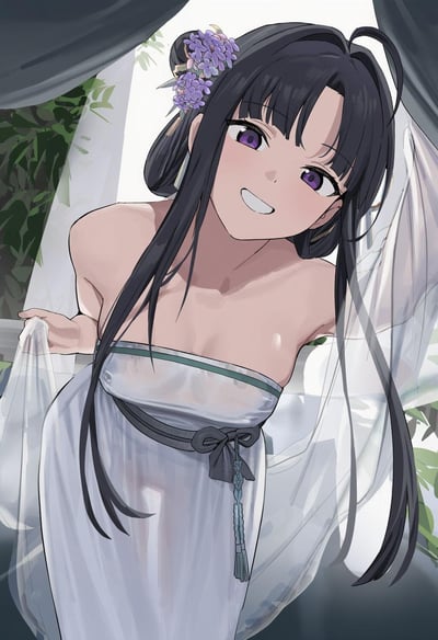 图中是一位古风装扮的黑发少女，她的长发上点缀着紫色花饰，身穿带有透明质感的抹胸式古风裙装，正笑着拉开身前的纱帘，神态灵动活泼，整体画面色调清新柔和，充满古典氛围感。