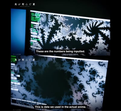 二つのコンピュータ画面が表示されている画像です。両方の画面には复雑なフラクタルパターンが表示されており、上の画面には左侧に技术的なパラメータや设定が绿色の文字で表示されています。画像の上部には日本语のタイトル「光が死んだ夏」があり、各画面の下部には英语の字幕が付いています。