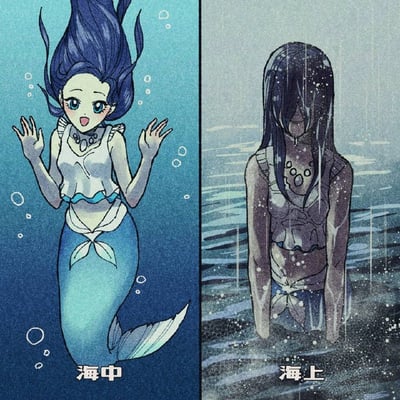 左侧画面展现了一位在海中的美人鱼，她有着飘逸的蓝色长发，身着白色上衣和蓝色鱼尾，周围环绕着气泡，表情开心惊讶，双手自然张开，姿态轻盈。右侧画面则是同一位角色在海上的场景，此时她的长发湿哒哒地垂落遮住脸庞，衣着被海水浸透，背景是灰暗的海面和雨滴，整体氛围悲伤神秘。两张图通过鲜明的色彩对比（左侧明亮蓝绿色调 vs 右侧灰暗冷色调）展现了美人鱼在不同环境下的状态差异。