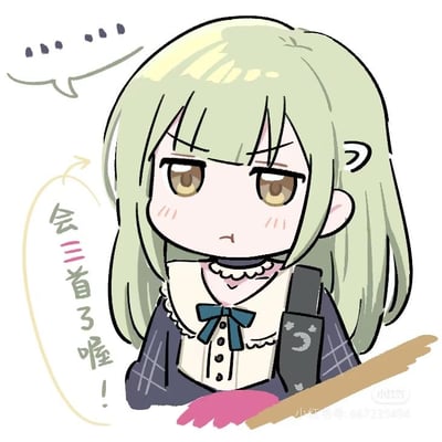 这是一张Q版卡通风格的静态单图，画面主体是出自《BanG Dream! It's MyGO!!!!!》的长崎爽世，她浅绿发色、棕黄眼睛，眉头皱起、嘴巴噘起，脸颊带着红晕，露出气鼓鼓又带点小得意的傲娇表情。左上角的省略号气泡表现出她有点小别扭的情绪，旁边箭头指向她，配文“会三首了喔！”，像是在向他人炫耀自己学会三首曲子的小成就。少女身着带有蕾丝领和蓝色领结的制服，背着带有星月图案的乐器包，暗示她的乐器练习生身份。右下角带有小红书平台的账号水印，整体是粉丝创作的趣味表情包风格，充满可爱的小情绪。