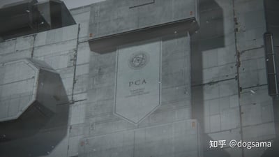 这是一张来自游戏《装甲核心6：境界天火》的3D渲染场景图，展示了行星封闭管理局（PCA）的大型工业风格设施。画面主体是冷峻的灰色模块化混凝土墙面，墙面上醒目地印有PCA的圆形徽标与英文全称，建筑结构带有突出的平台、管线设计，空中飘着细小的白色颗粒，整体氛围压抑且充满硬核科幻感，体现出PCA作为管控机构的威严与封闭性。