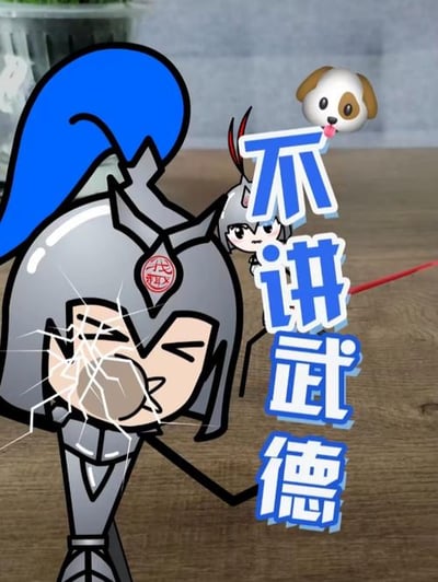 这是一张基于网络流行梗'不讲武德'创作的卡通表情包。画面中央是一个头戴蓝色头盔、身穿银色盔甲的卡通武士形象，其眼部有明显裂痕，表情痛苦，似乎刚遭受攻击。武士右侧有一个手持红色武器的小女孩角色，上方漂浮着一个吐舌头的小狗图标。图片右侧用蓝色立体字写着'不讲武德'四个大字，强化了梗的主题。整体风格幽默夸张，用于调侃不按套路出牌的行为。