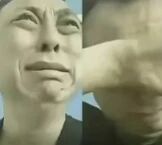 由于无法直接查看图片内容，无法提供具体的图片场景总结。请提供实际图片或更详细的图片描述以便进行分析。