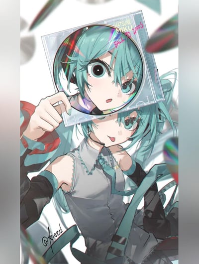 插画中，虚拟歌姬初音未来有着标志性的蓝绿色长发，她正手持一张印有自己形象的CD光盘。CD封面可见“HATSUNE MIKU 2000s BACK TO”字样，营造出怀旧氛围。背景中有破碎的光盘碎片散落，增添了画面的动感。初音未来的表情带着一丝好奇，眼神明亮，整体风格清新明快，充满二次元特色。
