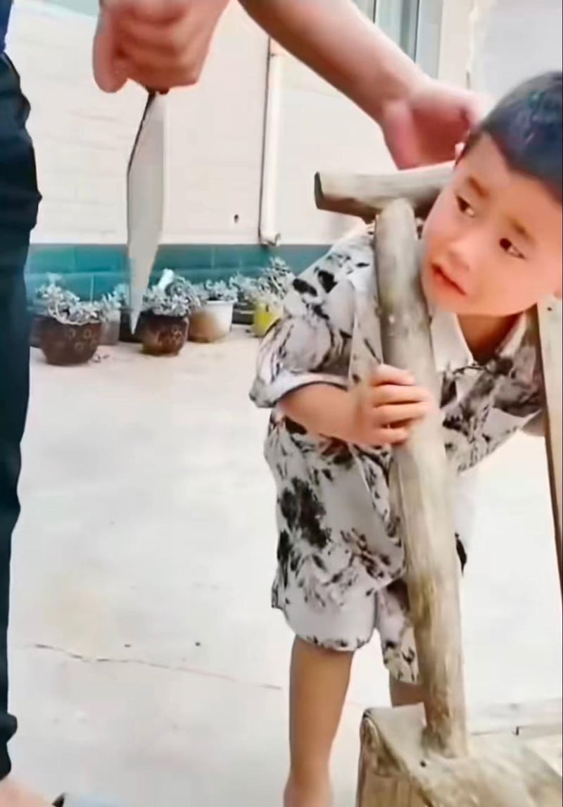 未知小男孩
