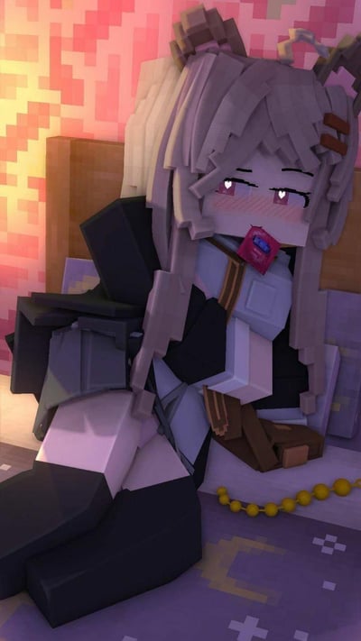 这是一张采用Minecraft方块风格制作的3D渲染图，画面中的二次元浅灰发少女，眼睛呈现爱心形状，脸颊带着红晕，嘴里咬着一个粉色物品，正坐在带有像素风格装饰的床上，姿态放松又透着害羞的感觉，整体氛围软萌可爱。
无双关、谐音梗或暗示类内容。