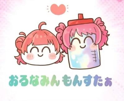 图片中有两个可爱的卡通角色，左侧是红发双马尾女孩，右侧是拟人化的水壶角色，两者都有着圆圆的脸蛋和开心的笑容，脸颊带有腮红。上方有一个粉色爱心图案，背景为浅色带有粉色斑点。底部有一行彩色的日文文字“おろなみんもんすたぁ”，整体风格治愈可爱。