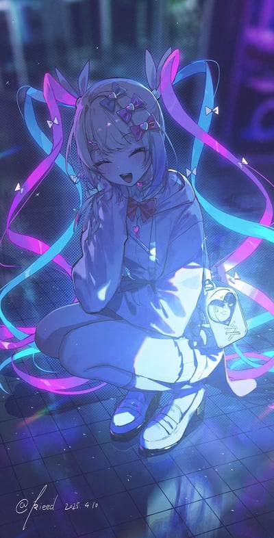 插画中是一位二次元风格的少女，她有着紫色的头发，扎着双马尾，发间系着粉色蝴蝶结，头后飘着多条蓝粉渐变的丝带。少女穿着蓝色连帽衫和白色短裙，蹲坐在网格状地面上，单手托腮，闭着眼睛露出开心的笑容。她的脚上穿着白色鞋子，身旁放着一个带有卡通图案的小背包。背景为深色，带有光斑效果，整体色调以蓝色和紫色为主，营造出梦幻治愈的氛围。