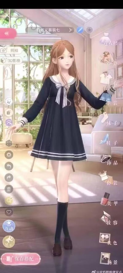 这是女性向换装养成手游《闪耀暖暖》的自定义搭配界面竖屏截图，画面中心是游戏主角暖暖，她有着棕色长发，身着藏青色海军领连衣裙，领口带有白色条纹蝴蝶结装饰，裙摆也有白色条纹，搭配深色中筒袜和复古小皮鞋，整体呈现清新的学院风气质，角色双手轻抬，姿态优雅。界面左侧排列着“照相”“3D影棚”“互动”“展示”等功能按钮，底部有粉色的“保存搭配”按钮；界面右侧是服装分类栏，包含连衣裙、外套、下装、袜子、鞋子等多个穿搭分类选项；顶部显示当前搭配为“自定义套装七”，右下角带有微博用户“@求奶酪棒便宜点”的水印。