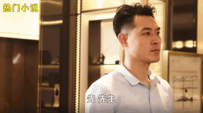 图片展示了网络热梗“龙王赘婿”系列广告中的经典场景。画面中一名穿着浅蓝色衬衫的男子（徒先生）站在现代风格的室内环境中，背景可见带有装饰灯的陈列架和墙壁装饰。男子侧身站立，目光看向右侧，表情冷峻，符合“卑微赘婿即将逆袭”的剧情铺垫。左上角有“热门小说”的黄色文字标识，底部中央标注“徒先生”字样，整体构图突出人物主体，营造出即将揭露身份的紧张氛围。