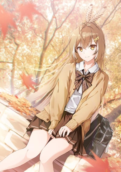 这是一张Hololive English所属虚拟主播七诗无名（Nanashi Mumei）的同人插画，画面中她身着暖黄色针织开衫搭配白衬衫、格纹领结与棕色百褶裙的校园风格穿搭，坐在铺满秋叶的户外长椅上。背景是秋日的树林，暖黄色的树叶与红色枫叶交织，柔和的阳光洒下，她的长发被微风拂动，脸上带着温柔的微笑，整体氛围温暖治愈，充满秋日的闲适感。