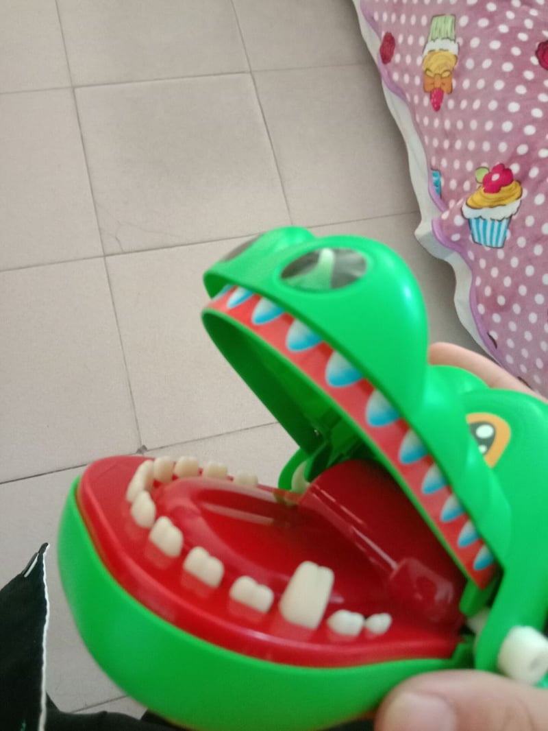 咬手鳄鱼互动玩具