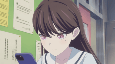 这是一段动画GIF，内容是棕发紫眼的女高中生木野日鞠查看手机时的一系列表情动作变化：初始她平视手机，表情平淡无波；随后闭眼张嘴，露出惊讶的神态；接着低头凑近手机，眼神从惊讶逐渐转变为带点兴奋的模样，整个过程生动展现了她看到手机内容时的情绪起伏，背景是带有公告文件的绿色墙面，推测场景在学校走廊区域。