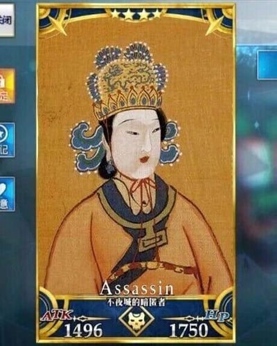 这是一张P图改编的静态单图，属于屏幕截图结合历史画像的二次创作。图片将中国历史人物武则天的古画形象，嵌入到手游《Fate/Grand Order》（简称FGO）的五星从者卡牌模板中，卡牌顶部标注五颗星，职阶为“Assassin（暗杀者）”，副标题为“不夜城的暗匿者”，底部标注了代表攻击力的ATK为1496、代表生命值的HP为1750，卡牌带有FGO标志性的金色边框。背景是FGO游戏的界面截图，左侧可见“关闭”“记”“意”等功能按钮，整体是网友对历史人物与游戏元素结合的趣味恶搞创作，不存在双关、谐音梗或暗示内容。