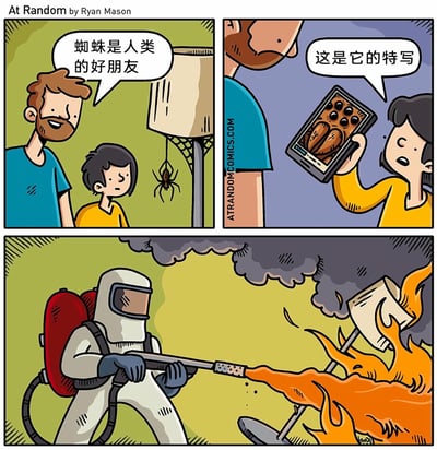 这是一则三格连环卡通漫画：第一格中，一位面带微笑的胡子爸爸站在黄衣服孩子身旁，指着台灯下的蜘蛛对孩子说“蜘蛛是人类的好朋友”，孩子则面露疑惑；第二格中，孩子拿着手机向爸爸展示蜘蛛的特写，手机屏幕里的蜘蛛长着密集的眼睛，视觉效果极具冲击力；第三格中，一名身穿全套防火服、背着燃料罐的人员，正用喷火枪猛烈焚烧那盏有蜘蛛的台灯，台灯已被火焰包裹，冒出滚滚黑烟，场面夸张荒诞。漫画通过前后态度和行为的强烈反差，用极端处理方式制造幽默，表现出看到恐怖蜘蛛特写后的过激反应。