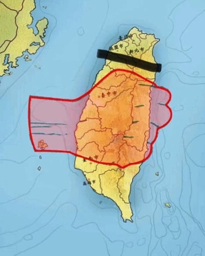 这是一张台湾地区的天气预警地图，地图上用不同颜色标示了预警区域。主体部分为橙色，周围有红色边框，左侧和右侧有粉色区域，上方有一个黑色的遮挡物。地图上还标注了部分城市名称，如“台北市”“新北市”“台中市”等。