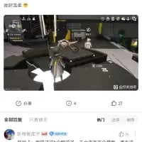 这是一张来自抖音平台的社交媒体截图，展示了用户“余烬游龙z”发布的动态内容。动态主体是二次元动作手游《鸣潮》的游戏画面，画面中游戏角色站立在战斗结束后的场景里，地面上有被击败的怪物。动态配文为“刚回坑，不会玩了，这个怎么打啊”，表达了回坑玩家面对当前游戏内容的困惑，截图下方可见抖音的点赞、评论、转发等互动按钮，以及用户的头像和昵称。