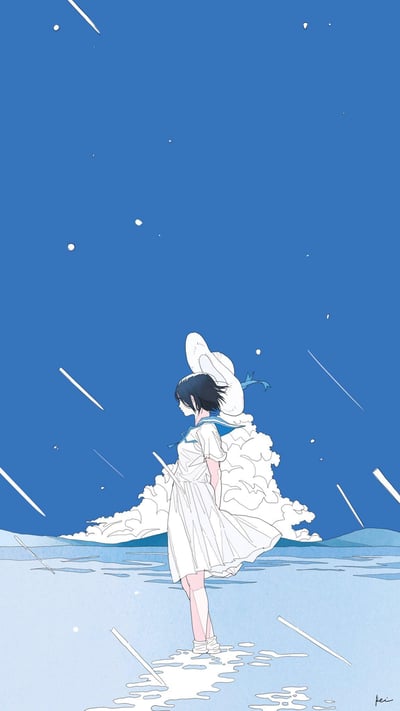 这是一幅风格清新治愈的原创插画，画面中身着水手领白裙的短发少女站在海边浅滩，海风扬起她的裙摆，头顶的白色宽檐帽也被吹得向后飞起，身后是翻涌的浪涛，深蓝色的背景天空里散落着类似雨滴或星点的元素，整体氛围静谧清爽，充满夏日海边的氛围感，仿佛能感受到海风的凉意。
