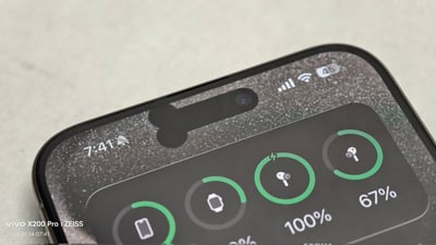 图片展示了一部vivo X200 Pro智能手机的屏幕特写，显示了设备连接状态界面。屏幕上有四个圆形图标，分别代表不同设备的连接状态，其中两个显示100%和67%的进度指示。顶部状态栏显示时间为7:41，并有信号强度、Wi-Fi和4G网络图标。