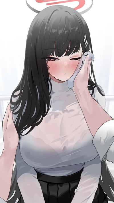 这是一张《蔚蓝档案》角色调月莉音的同人插画，图中调月莉音有着标志性的黑色长发与头顶光环，她的上衣被打湿后紧贴身体，脸颊布满红晕，脸上挂着汗珠，一只手拿着毛巾擦拭脸部，另一只手被他人握住，神情羞涩又带着一丝迷离，整体场景充满暧昧的私密感。
