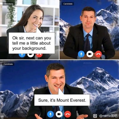 这是一个由三格画面组成的线上面试主题搞笑meme，模拟视频通话的场景。第一格画面中，身为雇主的女性面试官坐在办公室背景前，面带微笑，手托下巴，通过视频通话询问候选人：“Ok sir, next can you tell me a little about your background.”（好的，先生，接下来你能介绍一下你的背景吗？）；第二格画面展示候选人的视频界面，他身着正装，身后的背景是珠穆朗玛峰，正看向镜头；第三格是候选人的特写，他开心地笑着并摊开双手，回应道：“Sure, it's Mount Everest.”（当然，这是珠穆朗玛峰。）。这个meme利用英文单词“background”的双关含义制造笑点：面试官所指的是候选人的个人经历背景，而候选人故意曲解为视频通话里的画面背景，用世界最高峰珠穆朗玛峰来回应，形成反差感的幽默效果。