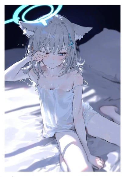这是一张AI绘制的《蔚蓝档案》角色砂狼白子的同人图，画面里白子有着银灰色的兽耳，头顶亮着淡蓝色光环，穿着白色吊带睡衣，坐在被阳光照亮的床面上，正用手揉着眼睛，脸上带着刚睡醒的惺忪感，身上还带着水珠，整体氛围软萌又治愈，给人一种懵懂慵懒的感觉。