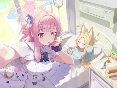 这是一张《蔚蓝档案》的原创同人插画，画面中来自圣三一学院的未花（带有天使光环与翅膀）正对着镜头俏皮自拍，比出剪刀手还吐舌卖萌；病床上的伊落玛丽（兽耳角色）看起来精神不佳，一脸无奈地躺着。背景是明亮的医院病房，床头柜上摆放着胡萝卜套装饮品和卷状食物，整体氛围轻松治愈，同时有着可爱的反差感。