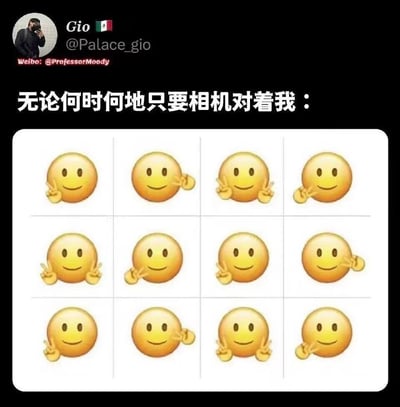 社交媒体帖子截图，顶部显示用户Gio的个人信息（含头像、Twitter用户名@Palace_gio和微博账号@ProfessorMoody），正文文字为'无论何时何地只要相机对着我：'，下方是3行4列共12个黄色笑脸emoji组成的网格，每个emoji都用手比出不同角度的peace sign手势（单双手、左右位置变化），幽默地表现了只要被相机拍摄就会条件反射比耶的状态，展现了一种可爱的拍照习惯自嘲。