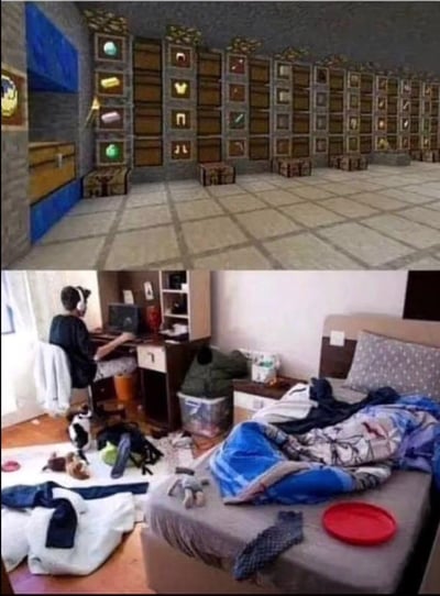 这是一张上下拼接的对比梗图，上半部分呈现的是沙盒游戏《我的世界》中整洁有序的储物间场景：墙面整齐排列着储物箱与物品展示框，框内陈列着各类游戏道具，地面干净空旷，是玩家心中理想的物品收纳空间；下半部分则是现实里一位玩家的真实房间：床上、地面散落着衣物、杂物，整体环境杂乱无章，玩家戴着耳机正专注于电脑前的操作。两组画面形成强烈反差，调侃部分玩家在游戏中精心打理储物空间，却对现实房间疏于整理的有趣反差。