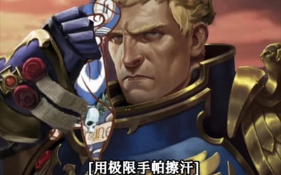 图中是一位金发男性战士，身着蓝金相间的华丽盔甲，肩部有金色鹰形装饰。他眉头紧锁，表情严肃，左手戴着紫色手套，正用一块印有徽章、骷髅图案和文字的手帕擦拭额头。背景为渐变的橙红色，营造出紧张氛围。底部配有文字“[用极限手帕擦汗]”，形成幽默反差——严肃的战士做出略显滑稽的擦汗动作，带有“强装镇定但其实很紧张”的喜剧效果。