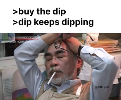 图片上半部分为英文文字“>buy the dip >dip keeps dipping”，其中“buy the dip”是投资术语，指在资产价格下跌时买入期待反弹，而“dip keeps dipping”则幽默地表示价格持续下跌。下半部分是日本动画导演宫崎骏的纪录片截图，他双手扶额、闭眼皱眉，嘴里叼着香烟，表情透露出明显的疲惫与无奈，完美呼应了文字所描述的投资失利后的心碎场景。