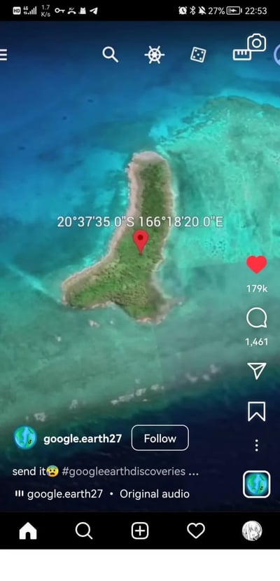 这是一张海外社交媒体Instagram的短视频截图，内容展示了谷歌地球的卫星视角画面，画面中央是一座位于南纬20°37'35.0"、东经166°18'20.0"的小岛，该小岛整体外形酷似男性生殖器官，四周被蓝绿色渐变的浅海海域包围。画面右侧是Instagram的交互功能按钮，显示该内容获赞17.9万、评论1461条，左下角显示发布账号为google.earth27，配有文字和相关话题标签，整体属于趣味地理发现类内容。