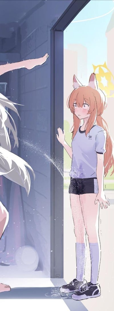画面右侧是游戏《蔚蓝档案》中的角色伊落玛丽，她身着浅灰色运动短袖、黑色短裤、浅灰长袜与黑灰配色运动鞋，全身多处被水渍溅湿，胸前衣物还有深色湿痕，她睁着泛红的双眼，脸上满是惊讶又窘迫的神情，一只手抬起，显然被突发状况惊到。画面左侧是仅露出部分身体的白发角色，正从门内向外泼水，水流溅到伊落玛丽身上与脚边地面，场景位于室内外衔接的门口处，整体呈现出尴尬又略带搞笑的社死氛围。