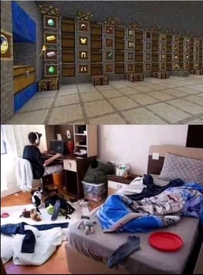 这是一张上下拼接的反差梗图，上图是沙盒游戏《我的世界》里玩家建造的储物空间，所有物品分类整理后整齐摆放在展示框和箱子中，整个空间规整有序、干净整洁；下图是这名玩家在现实中的真实卧室，房间凌乱不堪，衣物和杂物随意散落在床铺和地板上，玩家本人背对镜头戴着耳机，正坐在电脑桌前玩《我的世界》，两张图形成极具戏剧性的鲜明反差。