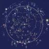 这是一张黑白线稿风格的星座星图，以深色为背景，浅色的圆点代表恒星，线条将相关恒星连接起来，勾勒出多个星座的轮廓，清晰呈现出星空中的星座分布形态，属于天文科普类的可视化图像，没有额外的文字标注，整体构图清晰，风格简洁明了。