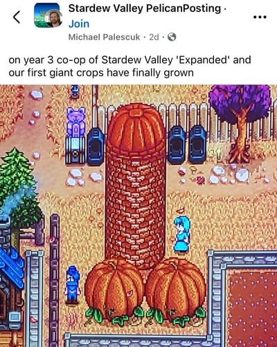 这张图片展示了一位玩家在《星露谷物语》“Expanded”模组下，和朋友多人合作到第三年，首次收获到巨大作物南瓜的成就，属于典型的游戏成果晒图。画面像素风格，中央两颗巨大南瓜极具视觉冲击力，旁边有玩家自定义角色和农场建筑，场景温馨充满成就感。玩家间常会以这种方式炫耀和感慨游戏中的稀有事件。没有谐音梗或暗示纯粹是喜悦氛围分享。