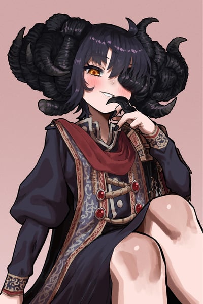 这是一幅风格化的卡通插画，画面主体是一位有着深黑色短发、头顶长着一对巨大螺旋状深色巨角的恶魔系少女。她有着琥珀色的眼眸，脸颊泛红，嘴角带笑，用带着黑色尖爪的手轻抵嘴唇，姿态带着一丝魅惑。她身着带有民族风花纹装饰的深色服饰，露出光洁的腿部，整体画风精致，色彩搭配沉稳又突出角色的魅力。图中没有双关、谐音梗或暗示类内容。