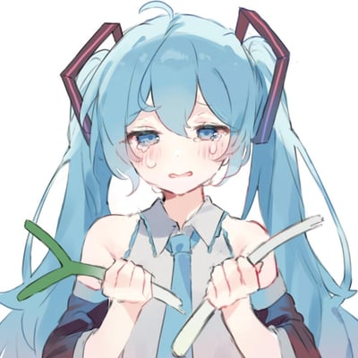 图中是虚拟歌手初音未来的同人插画，她双眼噙满泪水，脸颊挂着泪珠，露出委屈难过的表情，双手紧紧握着一根被掰断的绿色葱，整体画面传递出强烈的伤心情绪，是一幅风格柔和的卡通绘画，没有双关或谐音梗内容。