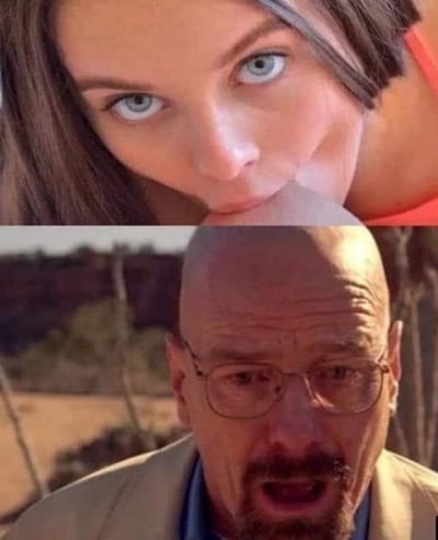 这是一张上下拼接的视觉错位梗图，上图为一位蓝眼睛女性轻咬自己手指的画面，下图是美剧《绝命毒师》中沃尔特·怀特（老白）露出震惊表情的经典截图。通过上下拼接的视觉错觉，营造出女性似乎在亲吻老白光头的荒诞效果，制造出搞笑的误会，让人忍俊不禁。