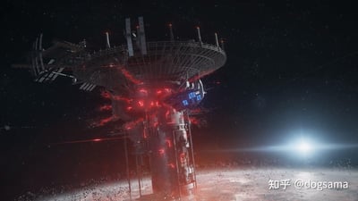 深邃的宇宙背景中，一座巨大的太空站悬浮着，主体为圆盘状天线结构，底部连接着柱状塔身。塔身和天线边缘有红色光芒闪烁，部分结构呈现破损或能量流动的视觉效果，周围散落着细小的太空碎片。右下角有“知乎 @dogsama”的水印。整体氛围充满科幻感和未来感，色调以深色宇宙为底，红色和蓝色灯光点缀其间。