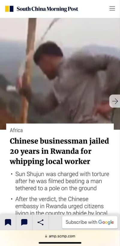 这是一张南华早报的新闻截图，标题为“中国商人在卢旺达因鞭打当地工人被判20年监禁”。图片上方显示一名男子正在鞭打被绑在柱子上的人，背景是模糊的户外场景。新闻内容提到孙淑军因酷刑罪被起诉，他被拍到殴打一名被绑在地上柱子上的男子，中国驻卢旺达大使馆在判决后敦促在该国的公民遵守当地法律。