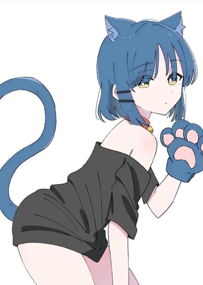 这是一张《孤独摇滚！》角色山田凉的猫娘化同人插画，图中山田凉有着蓝色的猫耳和尾巴，戴着带铃铛的红色项圈，穿着宽松的露肩黑色上衣，戴着蓝色猫爪手套，侧身摆出猫系姿态，画风清新简洁。
图中没有双关、谐音梗或暗示类内容。