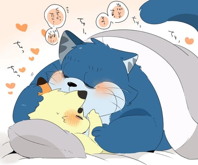 插画中一只体型较大的蓝色狐狸正紧紧抱着一只黄色小狐狸，它们都闭着眼睛，脸颊泛红，依偎在被窝里。周围散落着许多橙色的小爱心图案，营造出温暖治愈的氛围。蓝色狐狸的耳朵和尾巴细节清晰可见，黄色小狐狸则显得十分娇小可爱，整体画面充满了温馨的爱意。