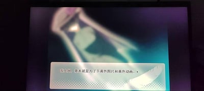 图片显示一个屏幕截图，背景是模糊的沙漏形状光影效果，下方有一行醒目的白色文字：“我上网，基本就是为了下黄色图片和黄色动画。” 文字框设计带有羽毛装饰元素，整体画面呈现出一种视觉小说或游戏对话界面的风格。