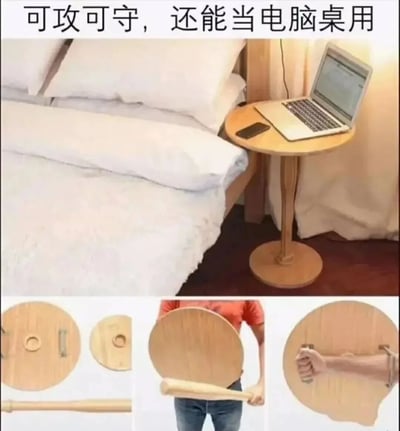 这张图片展示了一款多功能木质圆桌，顶部图片显示它被用作电脑桌，放置着笔记本电脑和手机；底部图片则展示了它的创意用法——可以拆卸组合成类似盾牌和棍棒的防御/攻击工具。图片上方配有文字'可攻可守，还能当电脑桌用'，幽默地突出了这件家具的多功能性。