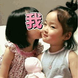 权律二与小伙伴亲密互动萌照