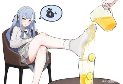 一张动漫风格的插画，描绘了一位蓝发少女坐在椅子上，穿着白色上衣和格子短裙，双腿交叠伸出。她的表情略显中性，黄色的眼睛看向一侧。少女的脚边有一只玻璃杯，里面放有柠檬片，另一只手正拿着水壶向她穿着白色袜子的脚上倒橙色液体。少女的头上有一个蓝色的对话框，里面有一个钱袋和¥符号，旁边还有一个加号，暗示与金钱相关的内容。